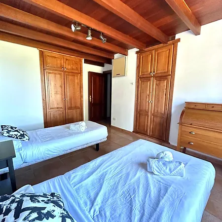 Moraditas, Con Piscina Privada Feriehus